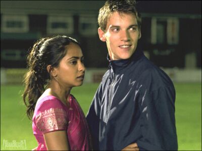 Parminder Nagra and Jonathan Rhys Meyers in Bend It Like Beckham